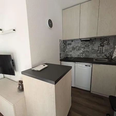 Moderne 1 Avec Piscine, Proche Et Village - Fr-1-342-328 Apartment